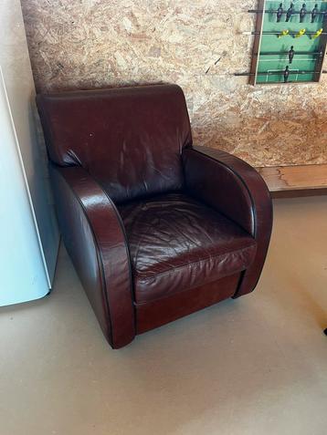 Mooie lederen fauteuil beschikbaar voor biedingen