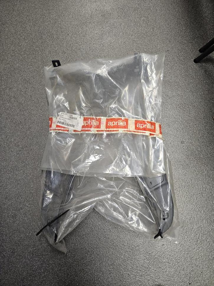 Treeplank Aprilia Rally blauw A.C uitvoering NIEUW-NOS, Fietsen en Brommers, Brommeronderdelen | Scooters, Nieuw, Aprilia, Kap