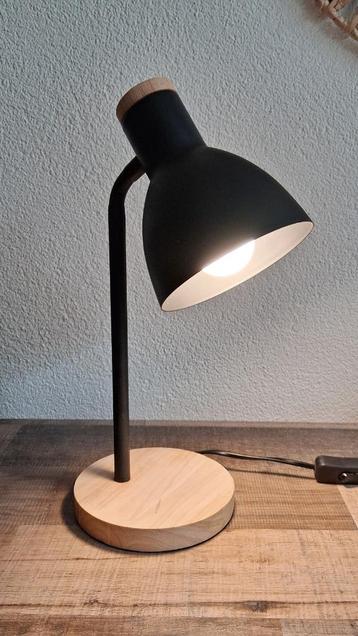 Tafel/bureaulamp beschikbaar voor biedingen