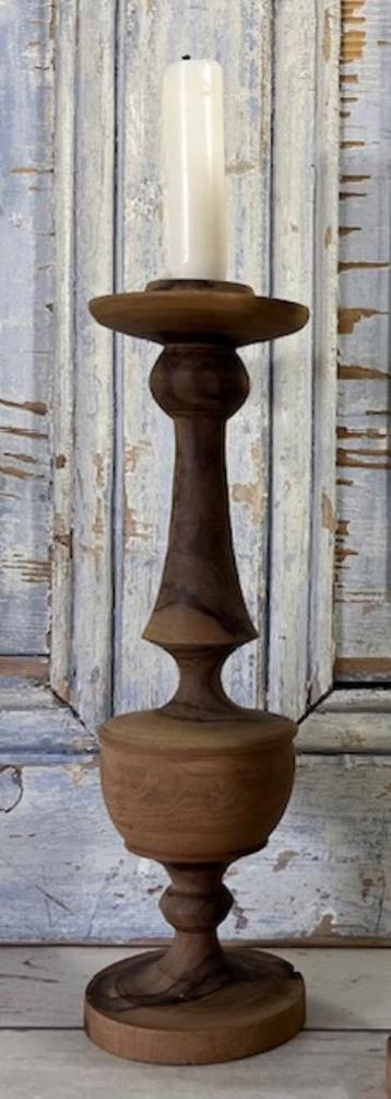 Franse olijfhouten kandelaar vakmanschap en uniek beschikbaar voor biedingen