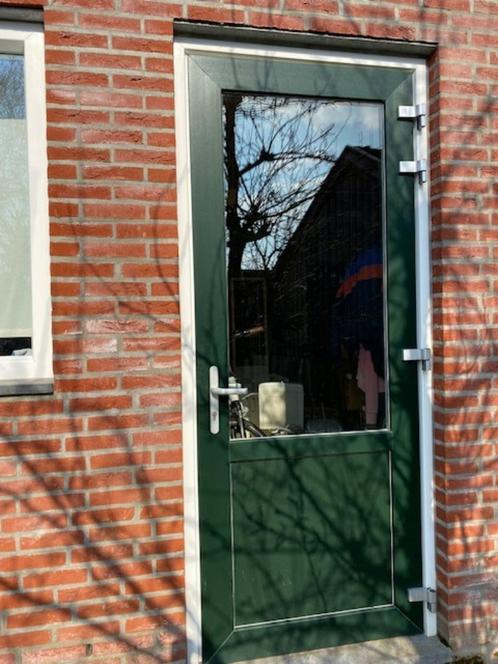 Groene kunststof buitendeur, Doe-het-zelf en Verbouw, Deuren en Horren, Gebruikt, Buitendeur, 215 cm of meer, 100 tot 120 cm, Kunststof