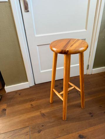 Vintage kruk / plantentafel 70cm hoog beschikbaar voor biedingen