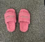 Balenciaga furry fur slippers slides roze 36, Kleding | Dames, Schoenen, Ophalen of Verzenden, Zo goed als nieuw, Roze, Sneakers of Gympen