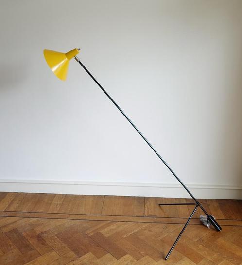 Anvia geel en  zwart 2.0 vloerlamp sprinkhaan design, Huis en Inrichting, Lampen | Vloerlampen, Zo goed als nieuw, 150 tot 200 cm