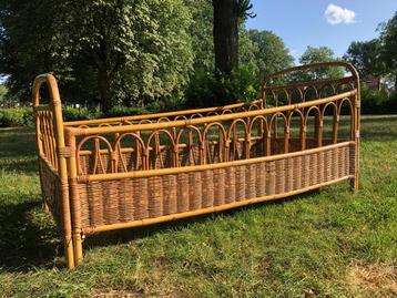 Karakteristiek rotan kinderbed, een echte blikvanger! beschikbaar voor biedingen