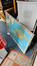 Wereld kaart in Aluminiumlijst., Antiek en Kunst, Antiek | Schoolplaten, Ophalen of Verzenden
