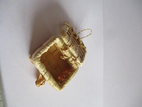 poppenhuis rietenkoffer, Verzamelen, Poppenhuizen en Toebehoren, Zo goed als nieuw, Decoratie, Ophalen of Verzenden