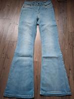 KUYICHI Lisette flared jeans W29 L32, Kleding | Dames, Spijkerbroeken en Jeans, Blauw, KUYICHI, Nieuw, Ophalen of Verzenden