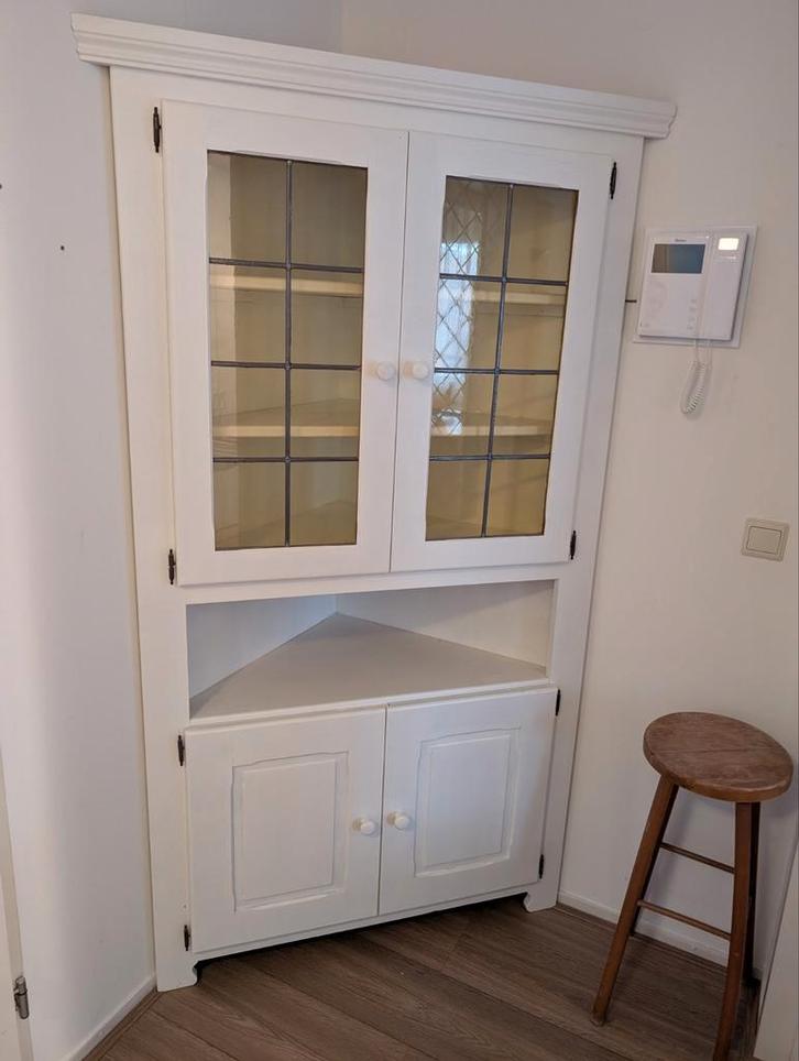 Witte Hoekvitrinekast, Huis en Inrichting, Kasten | Vitrinekasten, Gebruikt, 150 tot 200 cm, 50 tot 100 cm, 25 tot 50 cm, Met deur(en)