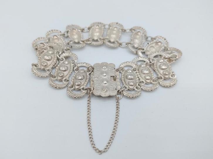 Friese zilveren klederdracht armband, 22,5 cm, Sieraden, Tassen en Uiterlijk, Antieke sieraden, Armband, Zilver, Verzenden