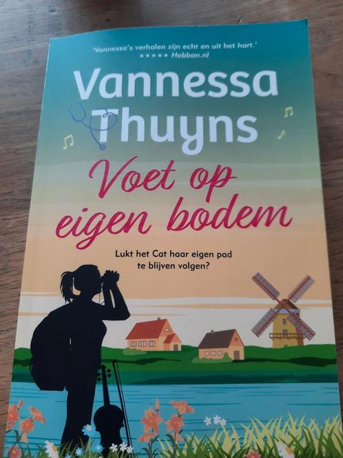 Voet op eigen bodem - Vannessa Thuyns, Boeken, Romans, Gelezen, Nederland, Ophalen of Verzenden