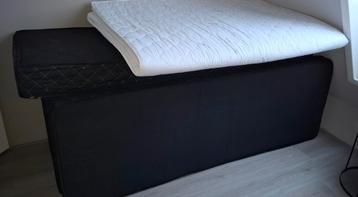 Boxspring 140  200 cm. Zwart met wit stiksel beschikbaar voor biedingen