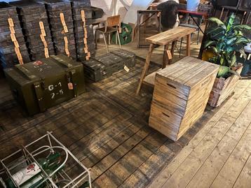 Houten steenschotten van circa 65 x 140 voor vele doeleinden beschikbaar voor biedingen