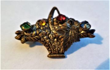 Kleine antieke broche bloemenmandje met gekleurde strass beschikbaar voor biedingen