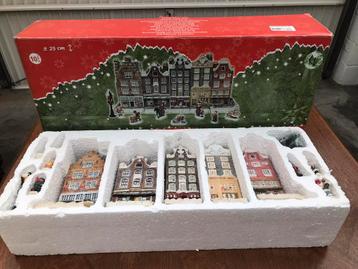 Verlichte huizenrij met lampjes en figuren(electrisch). beschikbaar voor biedingen