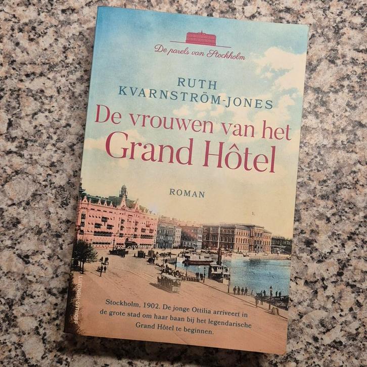 De Vrouwen van het Grand Hôtel - Ruth Kvarnström-Jones, Boeken, Historische romans, Gelezen, Ophalen of Verzenden