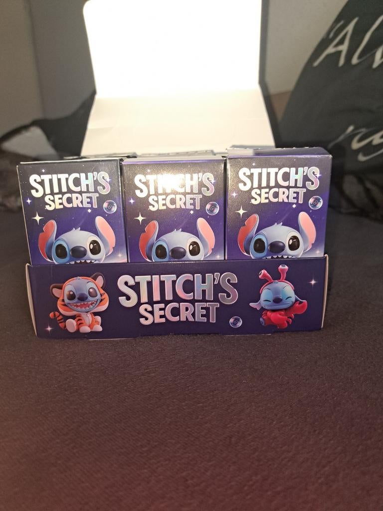 Stitch 's Secret Doll Pendant, 6 boxes with a Stitch figure, Verzamelen, Disney, Ophalen of Verzenden, Overige figuren, Nieuw