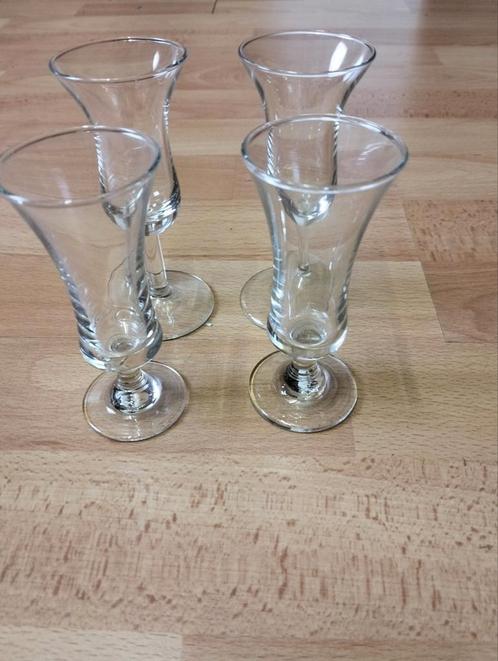 4 Likeurglaasjes 2 verschillende hoogtes, Antiek en Kunst, Antiek | Glas en Kristal, Ophalen of Verzenden
