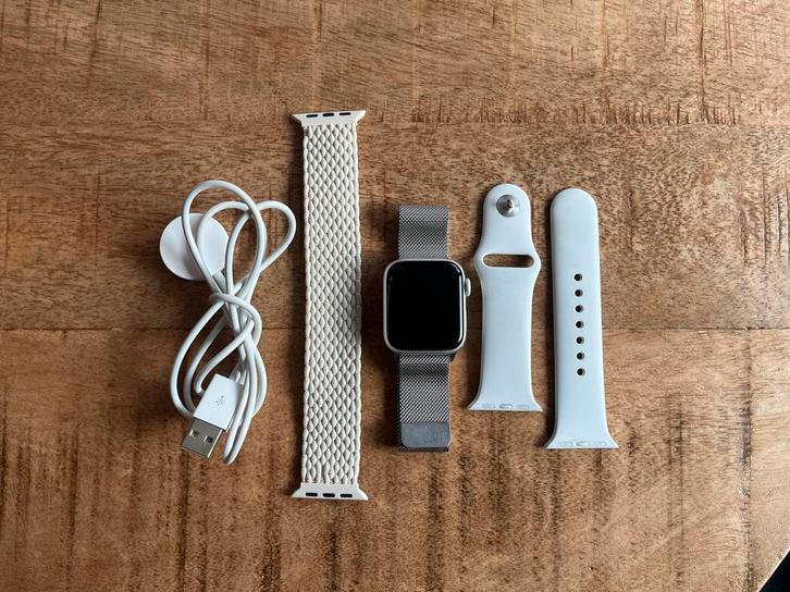 Apple Watch Series 5 - 40mm, Sieraden, Tassen en Uiterlijk, Smartwatches, Gebruikt, iOS, Zilver, Afstand, Waterdicht, Ophalen of Verzenden