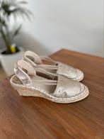 Goudkleurig Espadrilles Mustang!, Ophalen of Verzenden, Zo goed als nieuw, Overige kleuren, Espadrilles of Moccasins