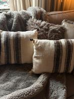 Wollen handgemaakte kussens, Huis en Inrichting, Woonaccessoires | Kussens, Ophalen of Verzenden, Zo goed als nieuw, Beige, Rechthoekig