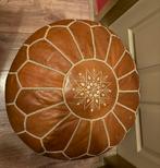 Marokkaanse poef leder cognac, Huis en Inrichting, Banken | Voetenbanken en Poefen, Ophalen of Verzenden, Zo goed als nieuw, 50 tot 75 cm