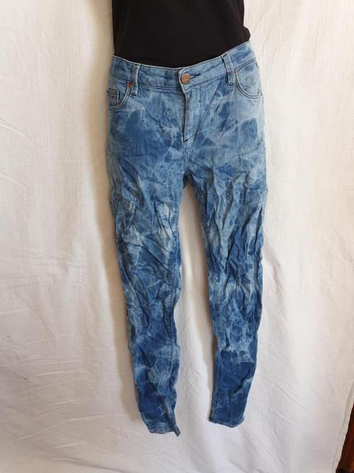 Blauwe gevlekte spijkerbroek. mt 34. Merk Mooia, Kleding | Dames, Spijkerbroeken en Jeans, Zo goed als nieuw, W27 (confectie 34) of kleiner
