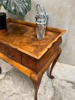 Engelse bijzettafel, Ophalen