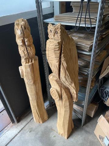 Houtsculptuur uil op stam beschikbaar voor biedingen
