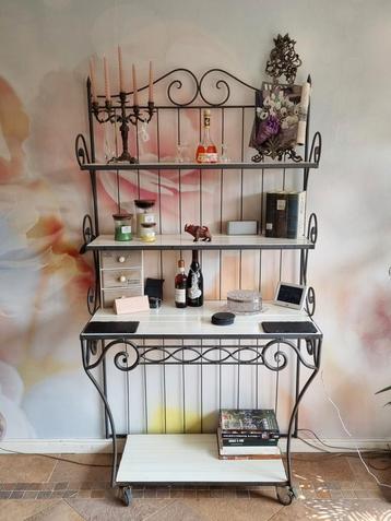 Originelen planten etagere uit bloemenwinkel. beschikbaar voor biedingen