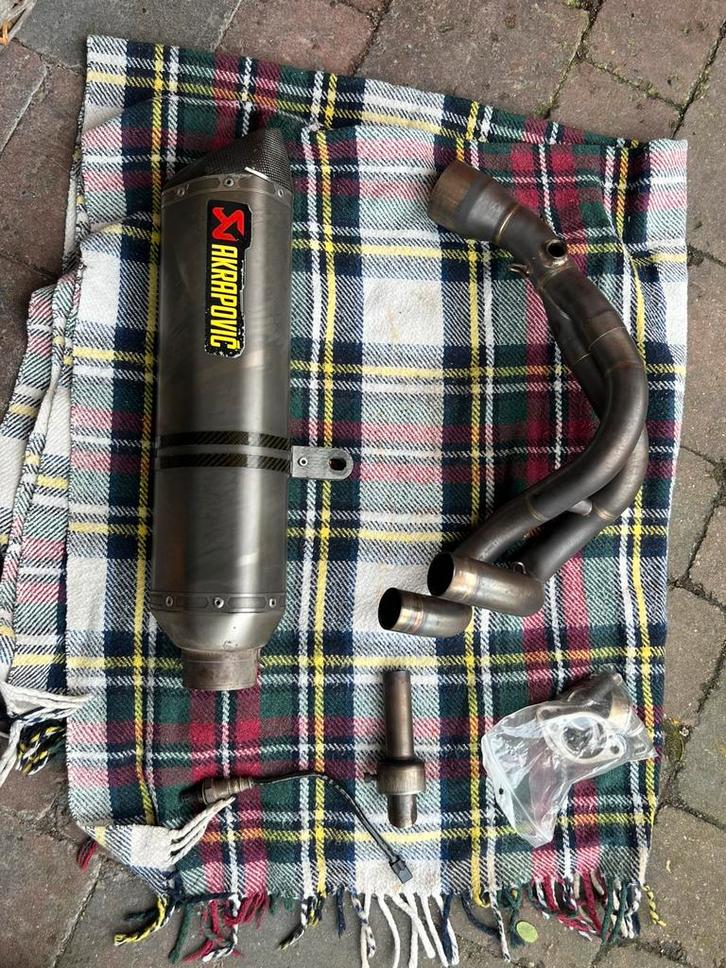 Akrapovic titanium uitlaatsysteem Kawasaki ER-6n 2012-2017, Motoren, Onderdelen | Kawasaki, Gebruikt, Ophalen of Verzenden