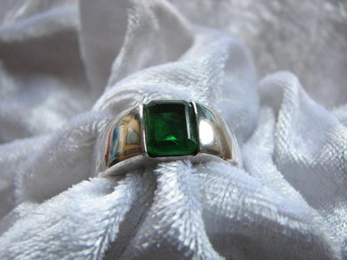 Mooie Zware Zilveren Ring met Groene steen - maat 18,5 - 19, Sieraden, Tassen en Uiterlijk, Antieke sieraden, Ring, Zilver, Met edelsteen