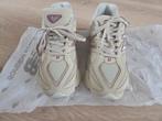 New balance 9060, Kleding | Dames, Schoenen, Beige, New Balance, Nieuw, Ophalen of Verzenden