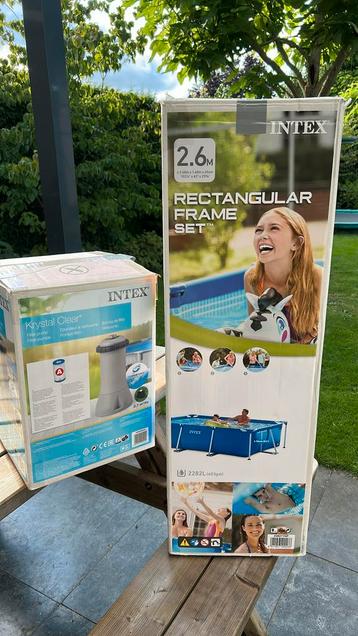 Intex zwembad met pomp en accessoires beschikbaar voor biedingen