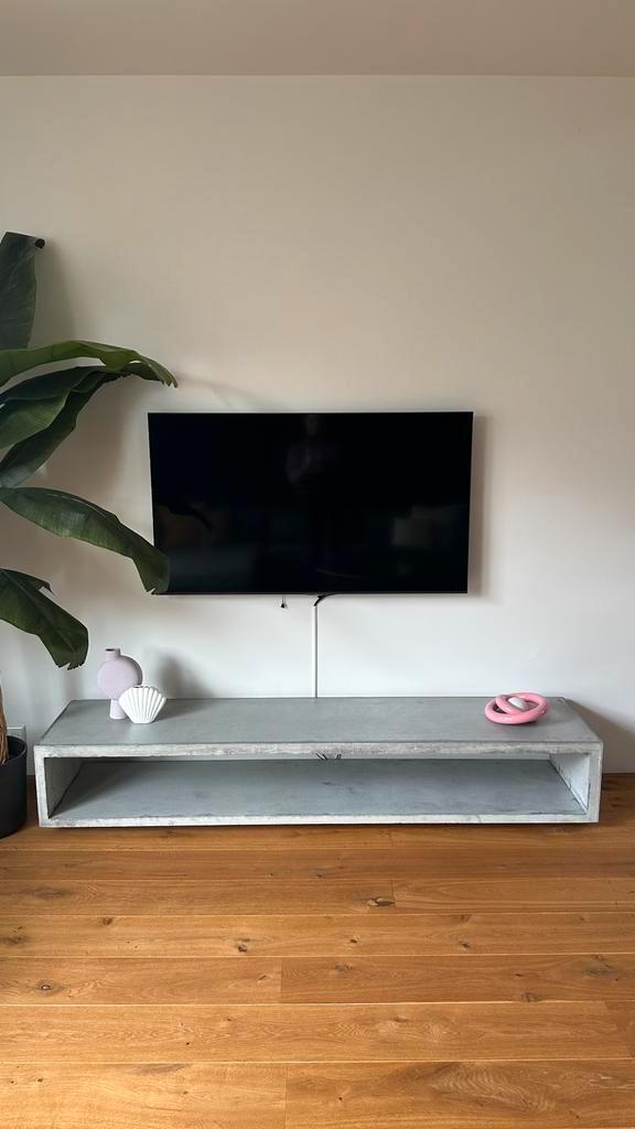 Tv meubel beton zwevend effect grijs, Huis en Inrichting, Kasten | Televisiemeubels, Gebruikt, Minder dan 100 cm, 200 cm of meer