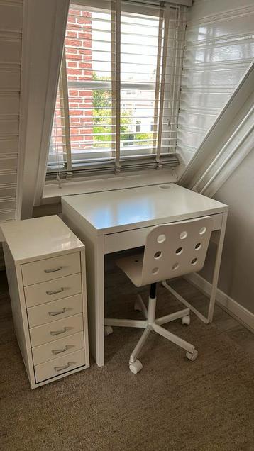 Compleet bureau IKEA: buro + stoel + ladekastje zgan