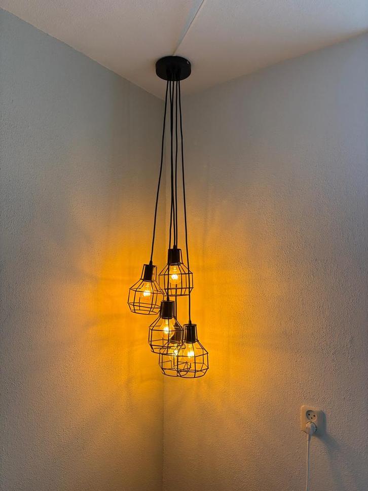 Moderne hanglamp met metalen kooi design, Huis en Inrichting, Lampen | Hanglampen, Zo goed als nieuw, Minder dan 50 cm, Metaal