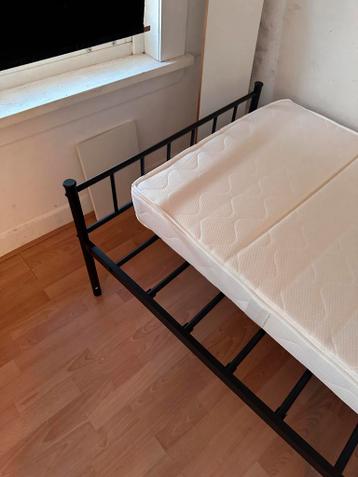 IKEA Bedframe + Matras - Direct Beschikbaar! - afbeelding 3