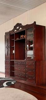 Antieke houten kast met veel opbergruimte, Antiek en Kunst, Antiek | Meubels | Kasten, Ophalen of Verzenden