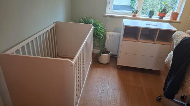Commode en ledikant set Quax Loft Clay, Kinderen en Baby's, Kinderkamer | Commodes en Kasten, Zo goed als nieuw, 90 tot 105 cm