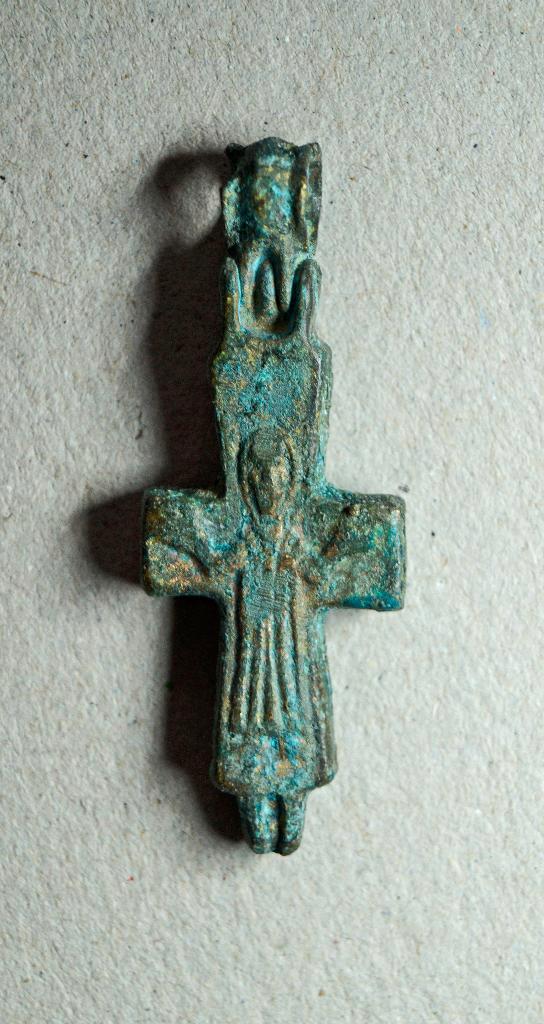 Crucifix - 7e/9e eeuw - Bodemvondst - - TOPSTUK, Antiek en Kunst, Antiek | Religie, Ophalen of Verzenden