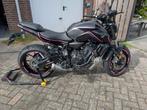 Yamaha MT07 (2021) - Roze Accenten & Veel Extra's!, Motoren, 2 cilinders, Particulier, Minimaal motorrijbewijs A2, Naked bike