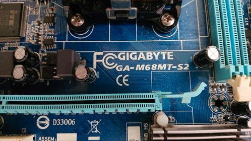 Gigabyte GA-M68MT-S2, Computers en Software, Moederborden, Zo goed als nieuw, DDR3, Ophalen of Verzenden