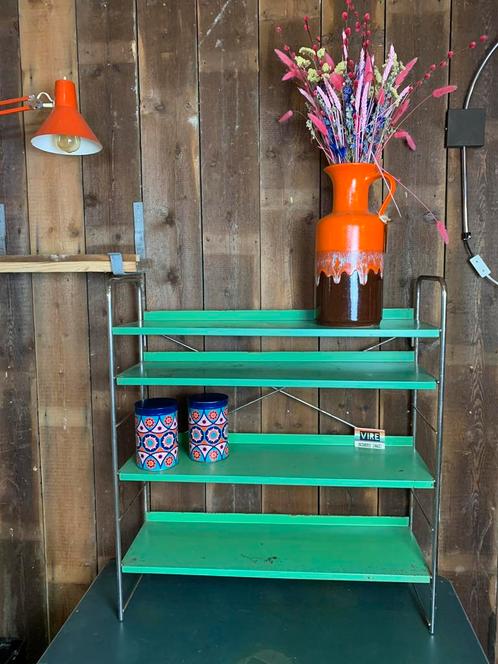 Vintage/ industrieel groen rek/ wandrek/ stelling, Huis en Inrichting, Woonaccessoires | Wandplanken en Boekenplanken, Zo goed als nieuw