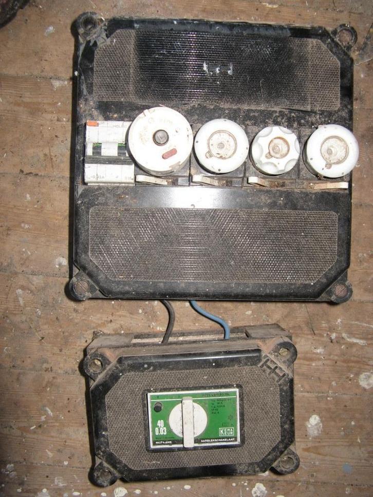 Zekeringenkast/Meterkast/groepenkast. 4 groepen+ aardlek, Doe-het-zelf en Verbouw, Elektra en Kabels, Gebruikt, Overige typen