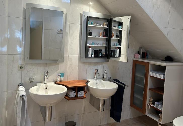 Wastafel, spiegelkast en hangende linnenkast, Huis en Inrichting, Badkamer | Badkamermeubels, Gebruikt, Spiegelkast, Minder dan 100 cm