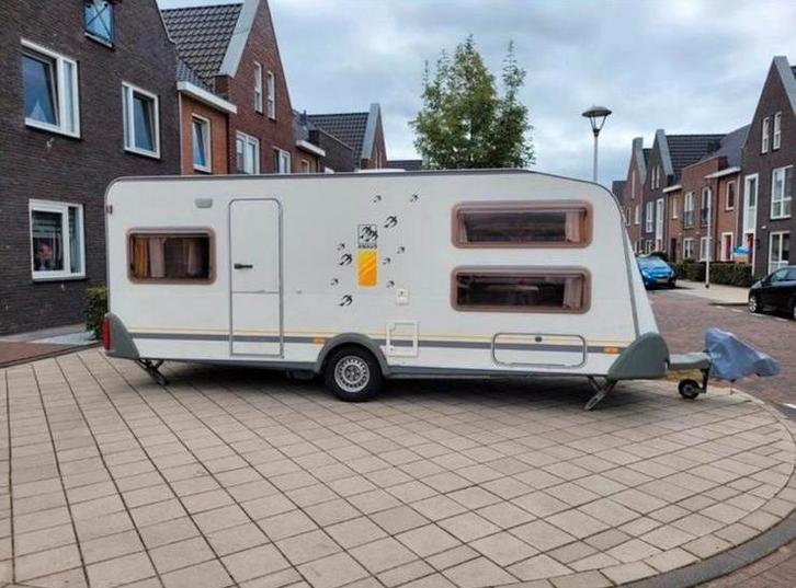 Knaus Sudwind 550 voor 6 personen met voortent en luifel, Caravans en Kamperen, Caravans, Particulier, Treinzit, Knaus, Kachel