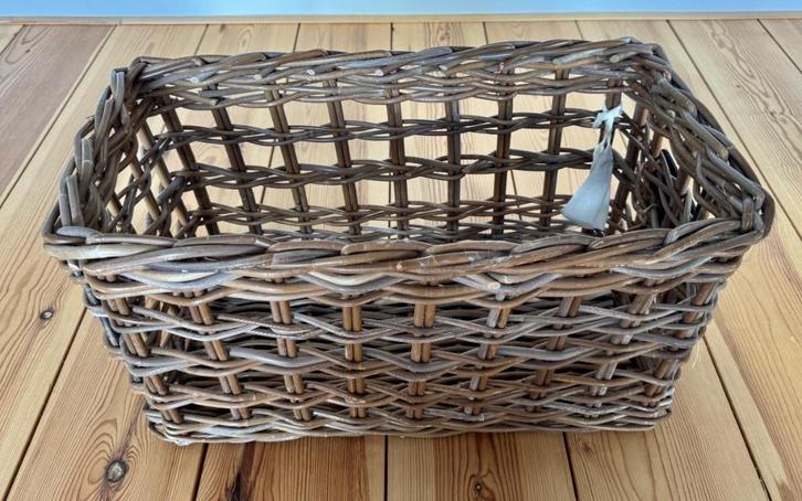 Rotan mand van Braxton Interiors - 56 x 30 x 30 cm, Huis en Inrichting, Woonaccessoires | Schalen en Manden, Zo goed als nieuw