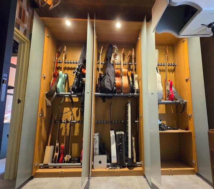 Opbergkast voor gitaren / gemodificeerde IKEA Pax, Muziek en Instrumenten, Behuizingen en Koffers, Gebruikt, Overige instrumenten