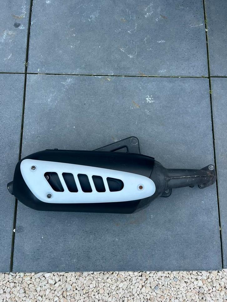 Sm04 catalyzed uitlaat piaggio 125cc/180cc, Fietsen en Brommers, Brommeronderdelen | Algemeen, Gebruikt, Uitlaat, Ophalen